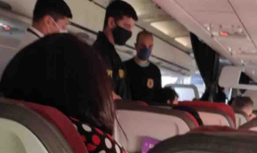 “O senhor vai ver como um viado de bosta age”, disse comissário antes de expulsar homofóbico de voo da Latam