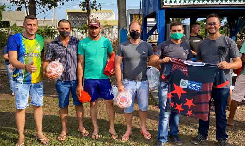 Deputado Anderson entrega uniformes e kits esportivos a quase 600 atletas da Liga Desportiva de Pimenta Bueno