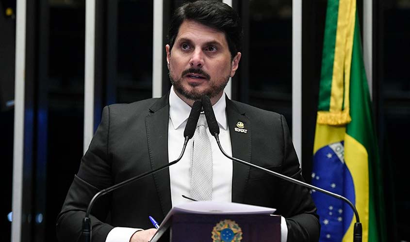 Marcos do Val denuncia uso da PF para perseguir brasileiros de direita