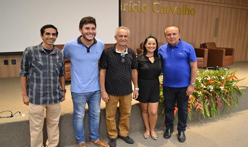 Após fazer ENEM pela 5ª vez, idoso de 64 anos ganha bolsa integral na FIMCA