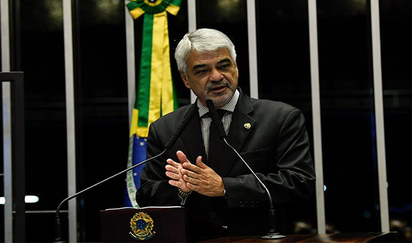 Humberto Costa condena taxação de desempregados para financiar programa de empregos