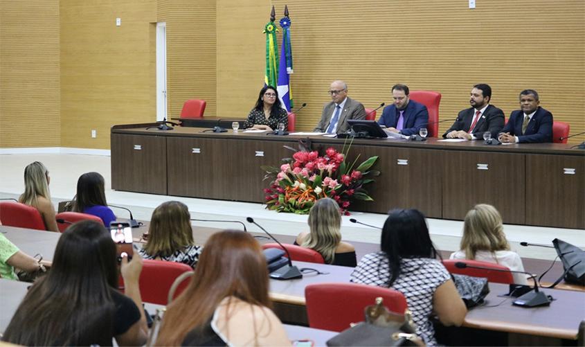 Fisioterapeutas e terapeutas ocupacionais são homenageados