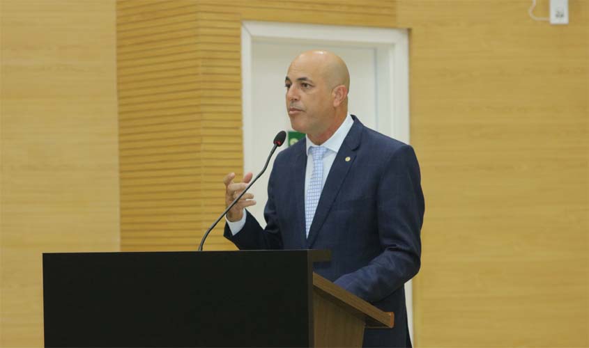 Ismael Crispin propõe certidões em braile e áudio