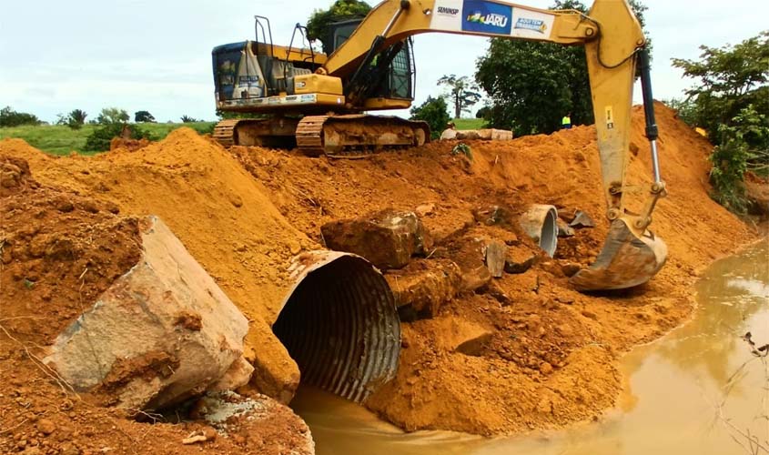 Prefeitura mantém tubos e manilhas na Linha 614