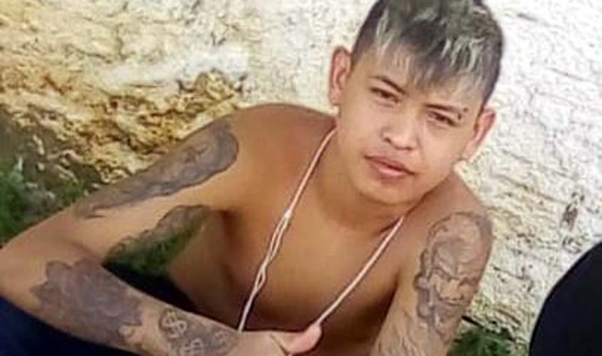 Jovem é executado com vários tiros na frente de sua residência na capital