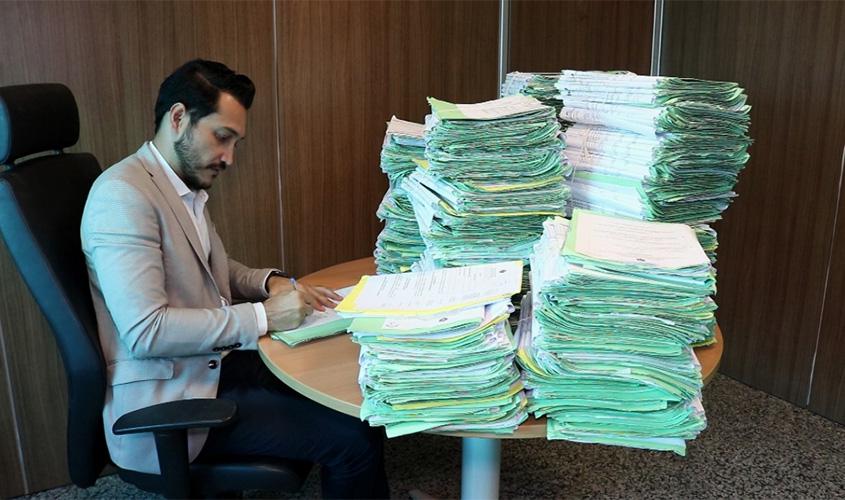 Servidores da saúde recebem insalubridade, retroativos de progressões e verbas rescisórias