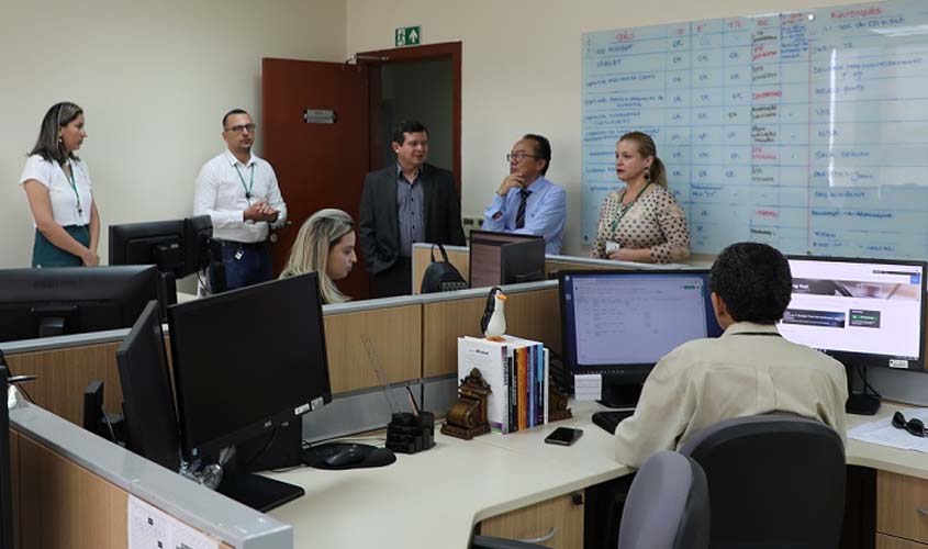 Presidente do TJRO destaca tecnologia em reunião com o setor