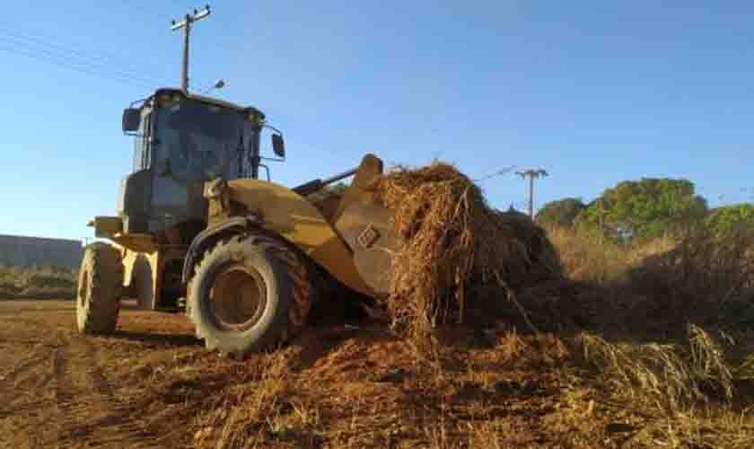 Prefeitura notifica proprietários para limpezas de terrenos e lotes baldios
