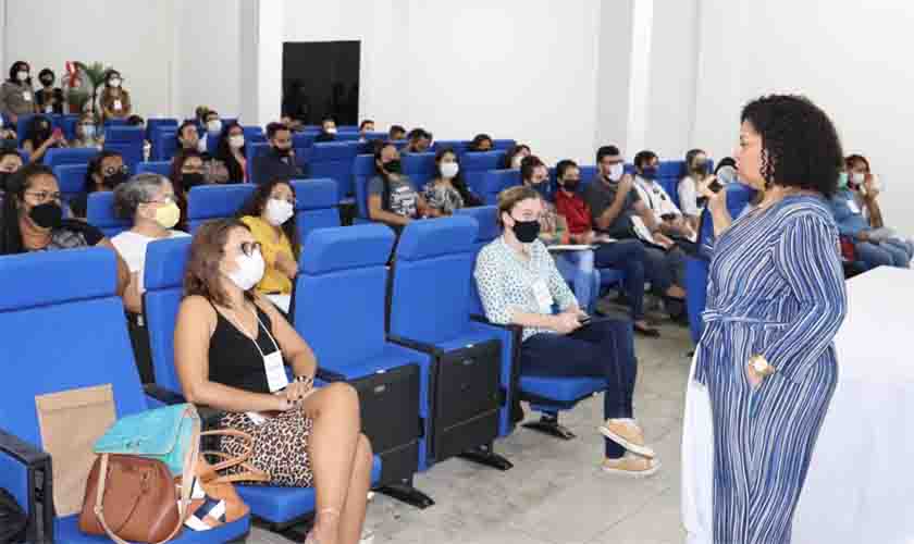 Servidores são capacitados sobre gestão e fiscalização de contratos