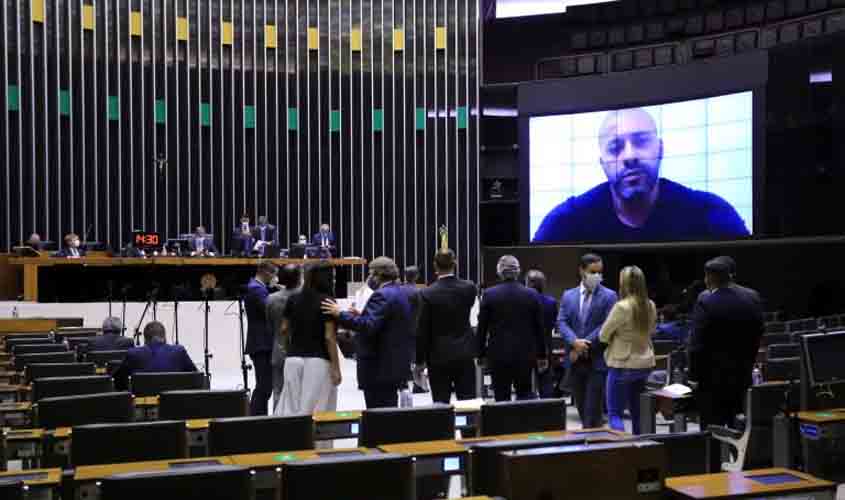 Câmara decide manter prisão do deputado Daniel Silveira  
