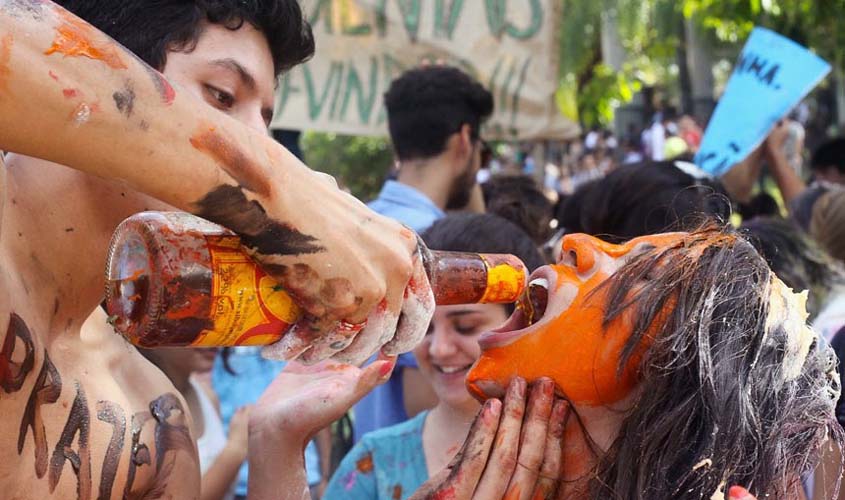 Projeto proíbe trote universitário abusivo