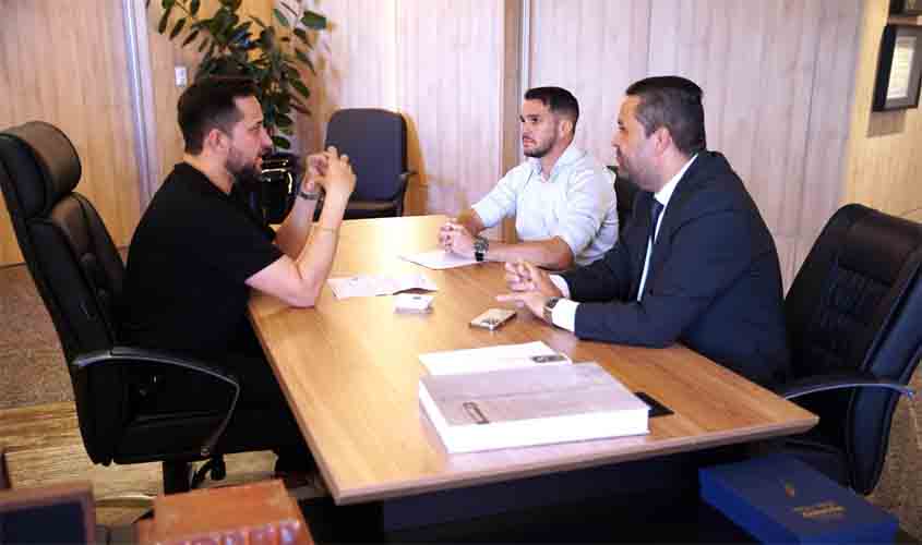 Gabinete da Presidência da ALE recebe vereador Renato Padeiro para tratar de demandas de Ariquemes