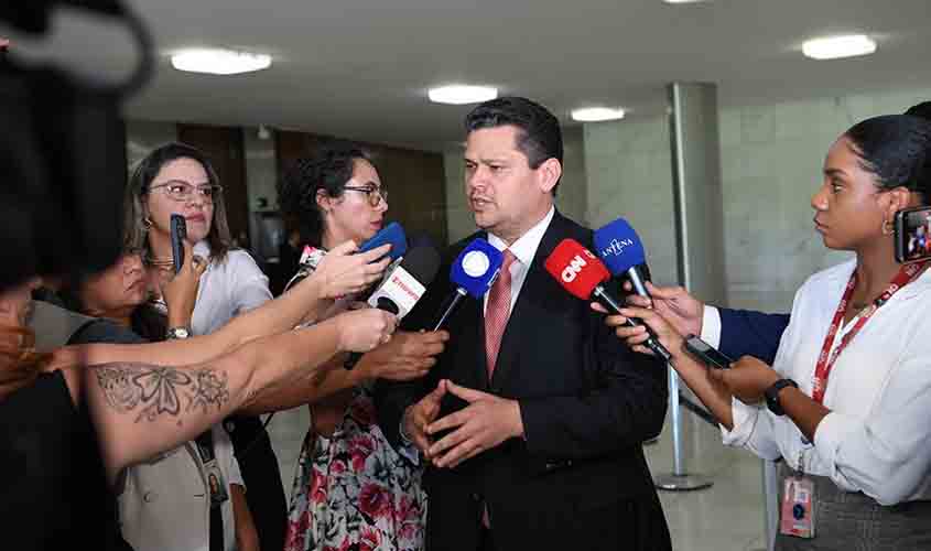 Senado não criará polêmica com denúncia da PGR contra Bolsonaro, diz Davi  