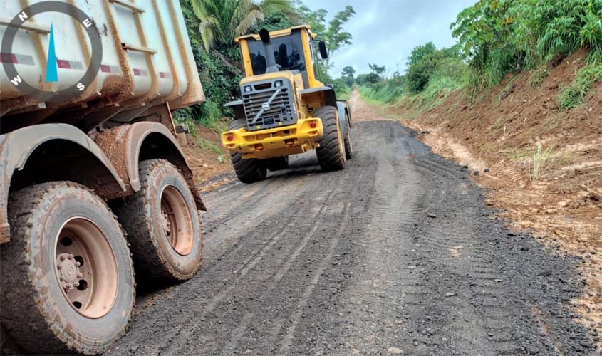 Prefeitura reforça recuperação de estradas rurais 