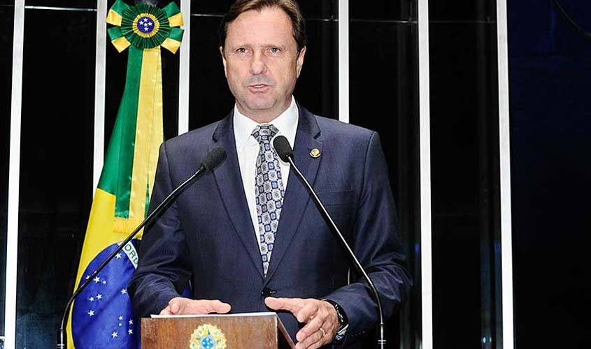 Acir Gurgacz aplaude autorização para criaçáo de curso de Medicina em Ji-Paraná