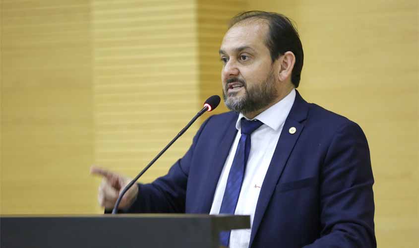 Presidente da Assembleia exige providências da Caerd para resolver problemas em residencial