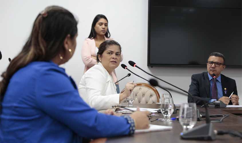 Cássia Muleta quer levar discussão sobre feminicídio a toda a população