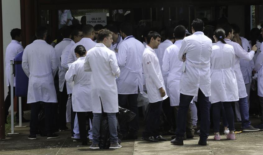 Estudantes da área de saúde vão poder atuar no combate ao Covid-19