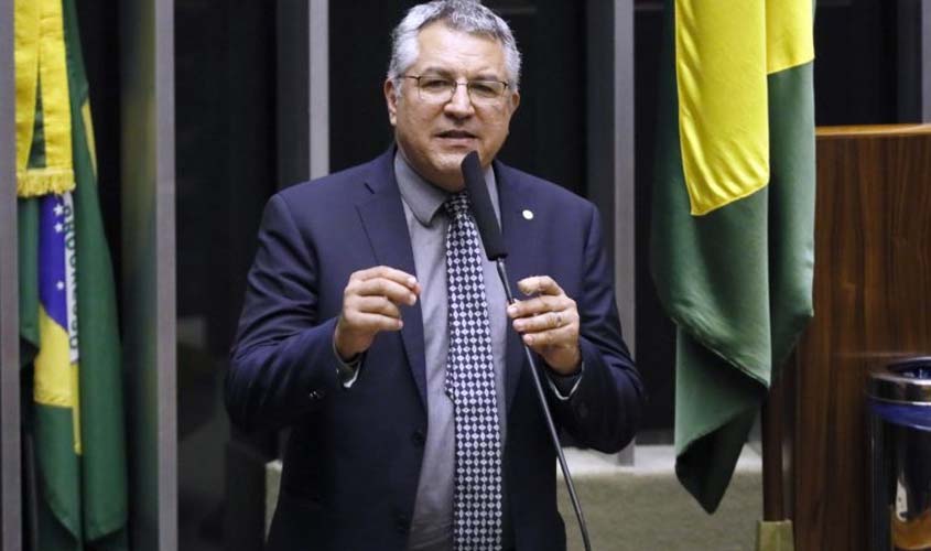 Projeto dispensa atestado médico para faltas por coronavírus