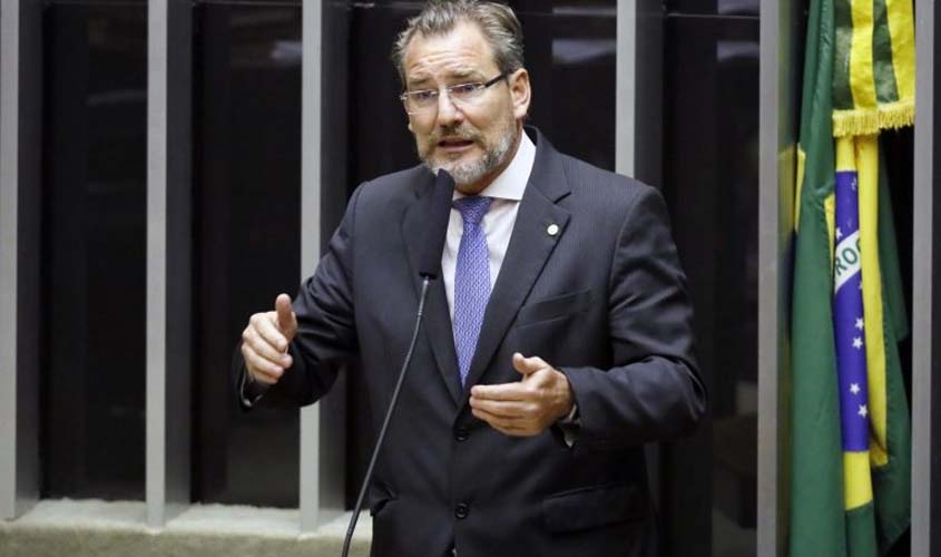 Projeto autoriza reduzir salário em caso de calamidade pública