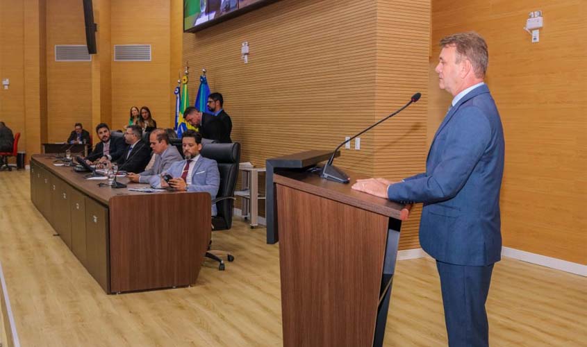 Auxílio alimentação e produtividade dos servidores do DER são debatidos em Plenário