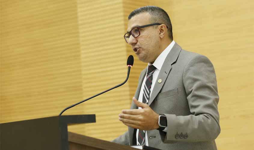 Alex Silva apresenta projeto de Lei que garante acolhimento para mulheres vítimas de violência sexual