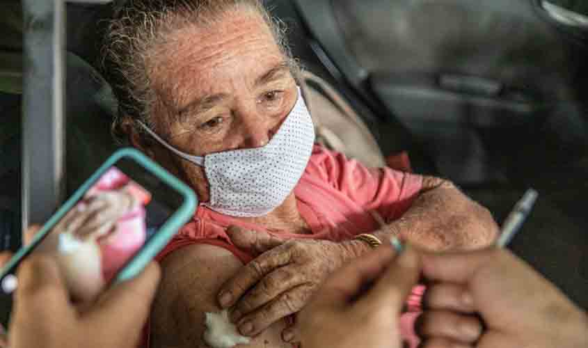 Novo drive-thru de vacinação acontece no próximo sábado, 24