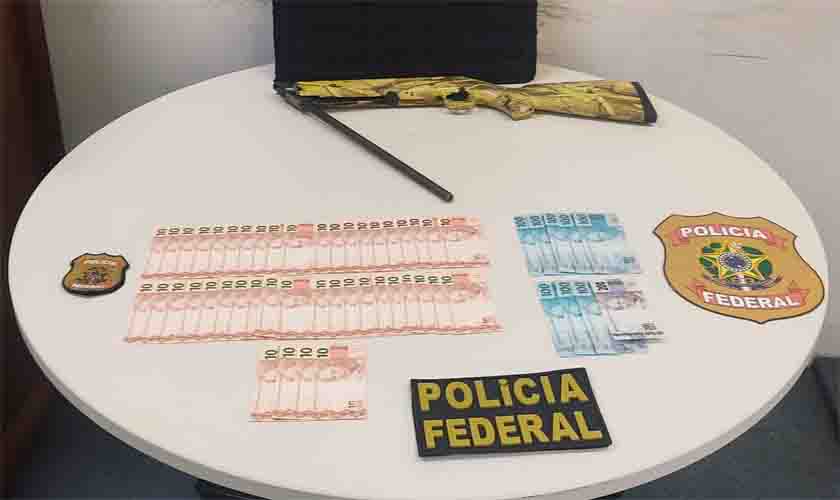 PF prende mulher em flagrante recebendo notas falsas pelos Correios em RO