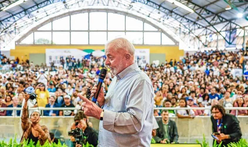 Abril cinzento para o governo Lula