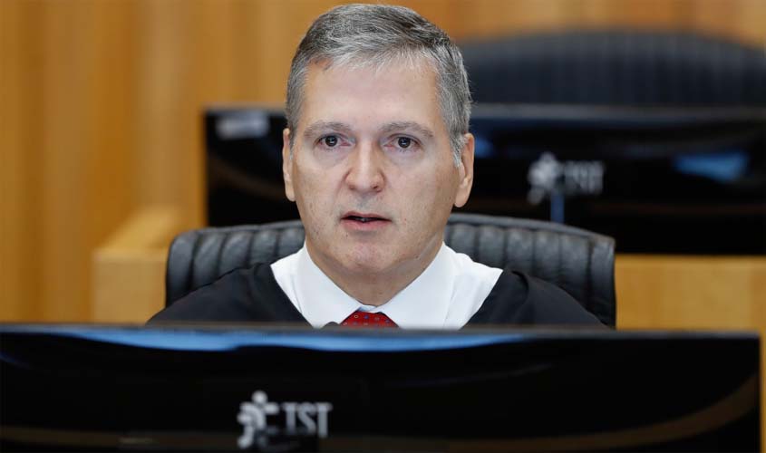 Insistência de empresa em depoimento de testemunha não caracteriza má-fé