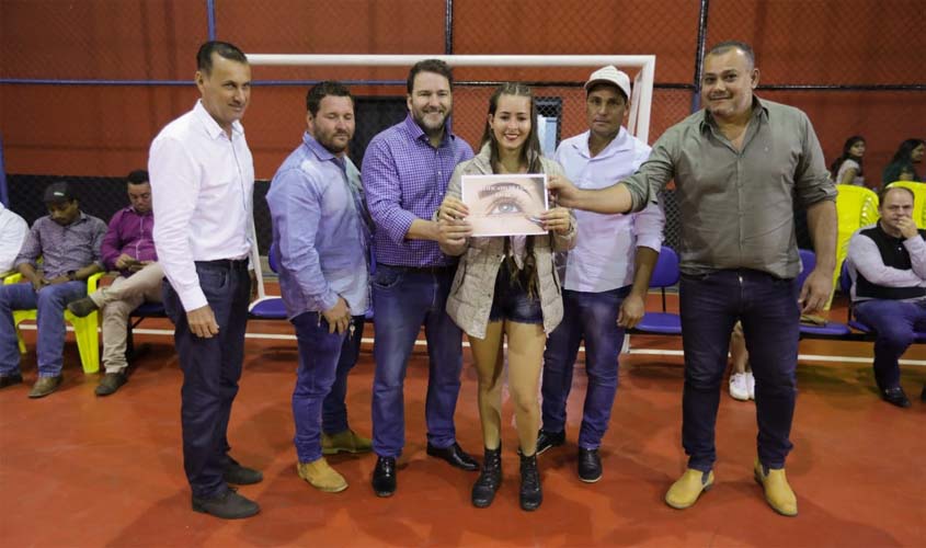 Presidente Alex Redano participa da entrega de certificados de cursos profissionalizantes em Seringueiras