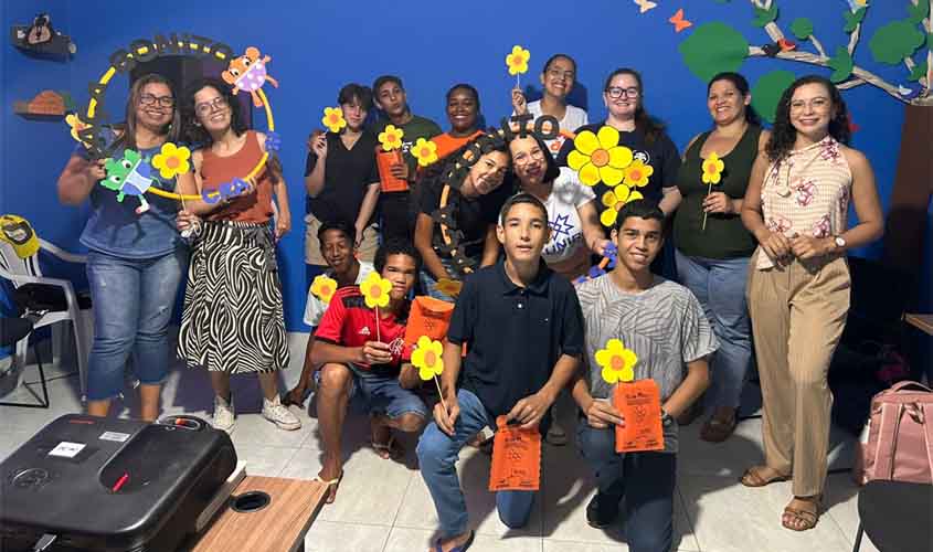 Projeto universitário promove conscientização sobre perigos digitais no CRAS Jardim dos Migrantes