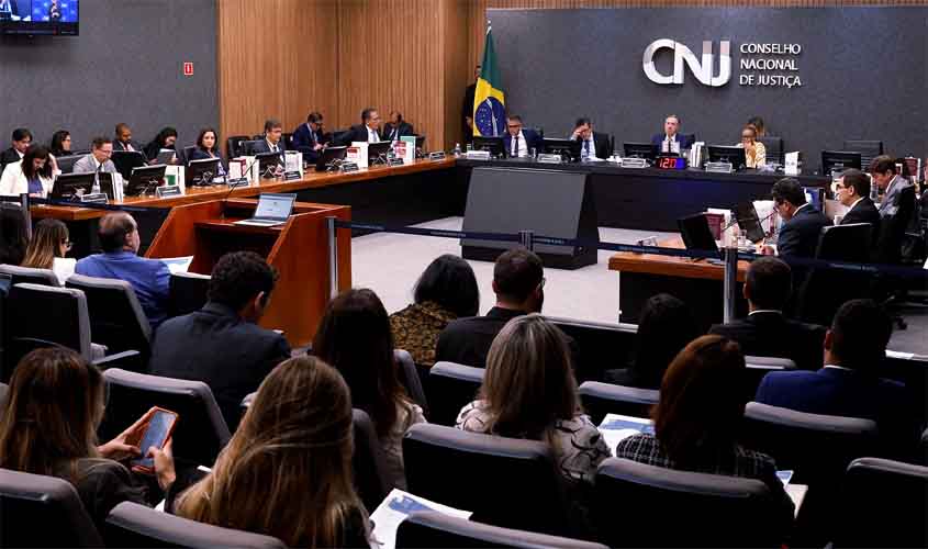 Morosidade excessiva em vara de família leva CNJ a aplicar disponibilidade a juíza do Amazonas