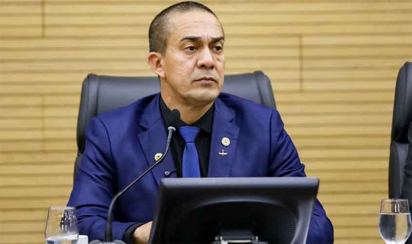 Deputado Eyder Brasil propõe lei para proteger professores contra violência nas escolas públicas de Rondônia