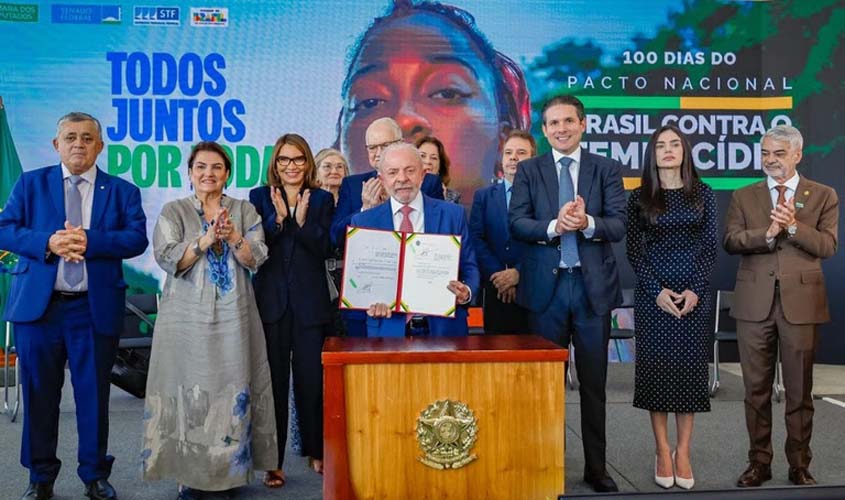 Lula assina medidas para proteção feminina e segurança online