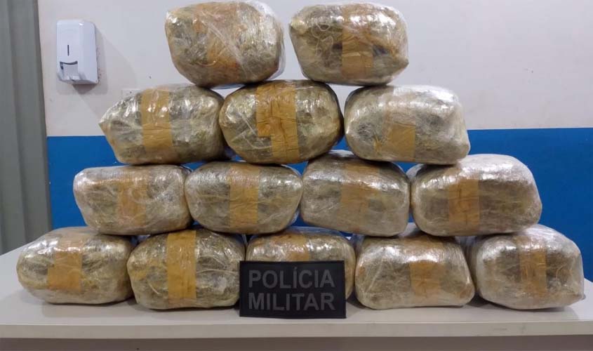 PM apreende 15 quilos de maconha em ônibus