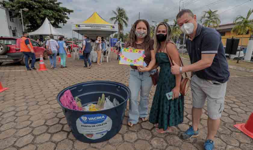 Campanha Vacina Contra a Fome arrecada alimentos durante mutirão da imunização
