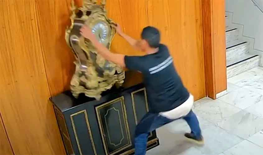 Moraes manda prender homem que quebrou relógio histórico do Planalto