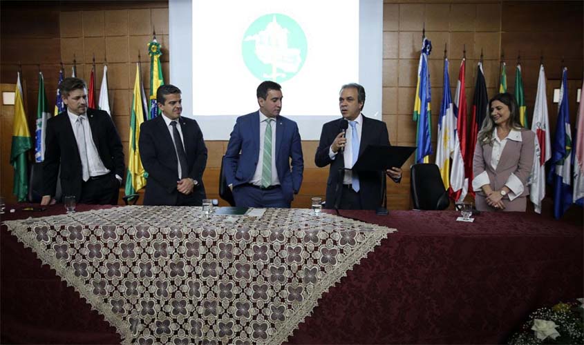 TCE-RO é homenageado pela Defensoria durante posse de novos defensores públicos