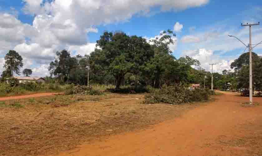 Município atende comunidade Paulo Leal com atividades de educação ambiental e limpeza