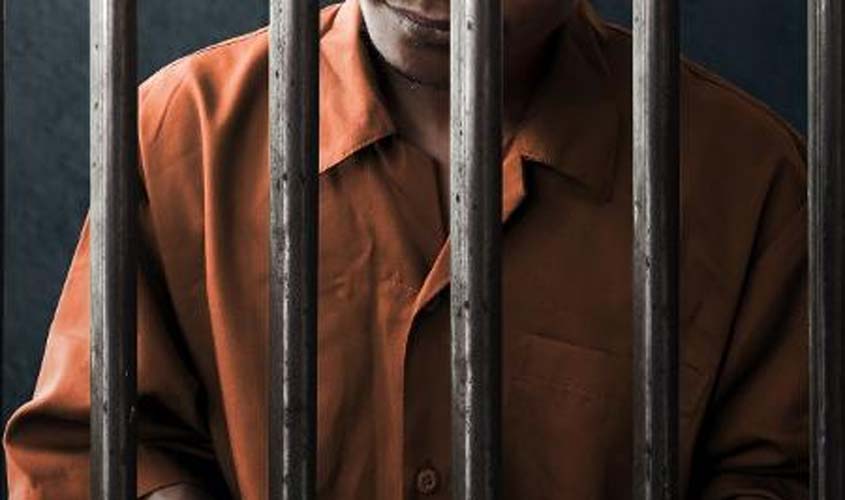 Quinta Turma autoriza réu preso a usar suas próprias roupas no tribunal do júri