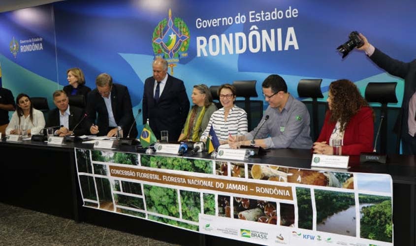 Contrato de concessão  da reserva é assinado ministra da Agricultura e Marcos Rocha
