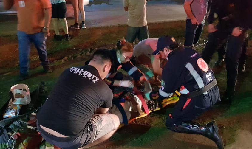 Jovem quase perde a vida ao ser atingida por carreta na BR-364