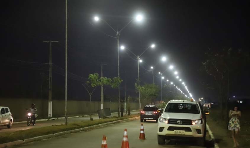 Prefeitura instala rede de iluminação aérea na Guaporé