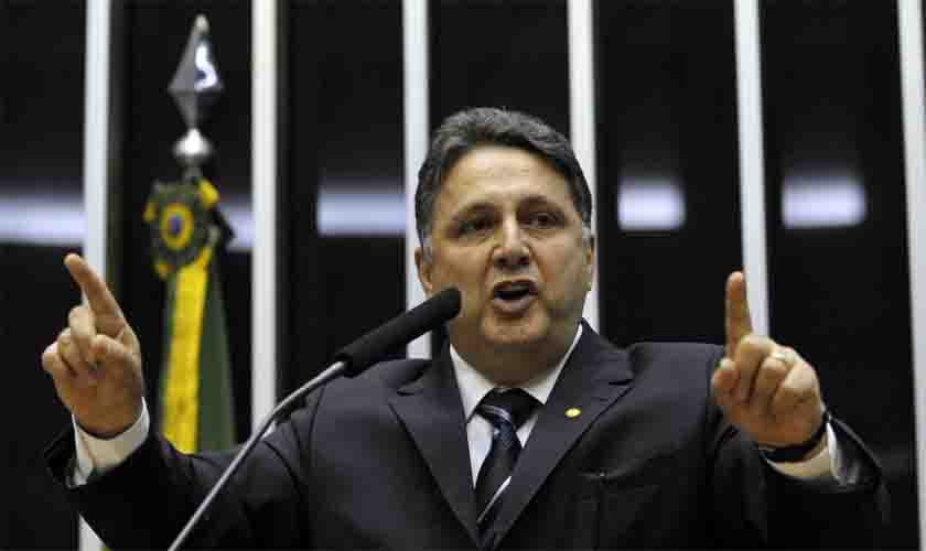 MPRJ denuncia policial por torturar ex-governador Garotinho na prisão