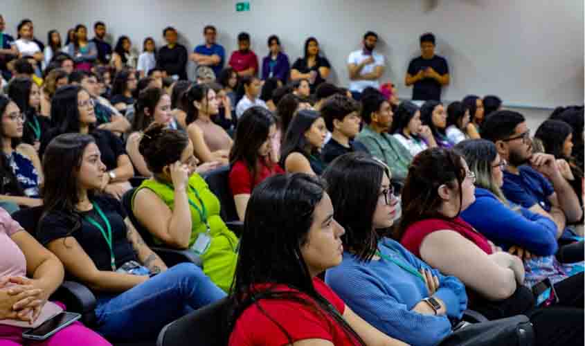 TJRO homenageia estagiários(as)