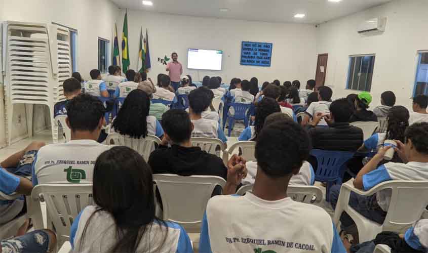 UNINASSAU promove palestra sobre cafeicultura a jovens da zona rural