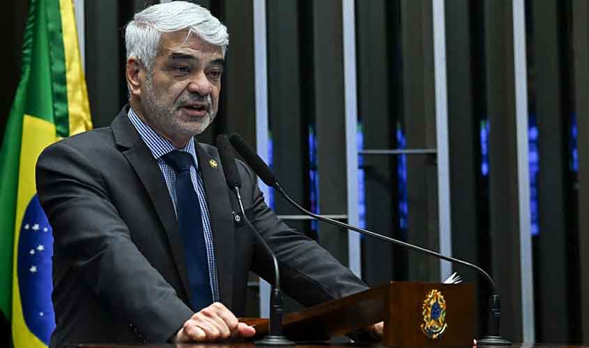 Humberto afirma que povo reprova articulação de Bolsonaro nos EUA