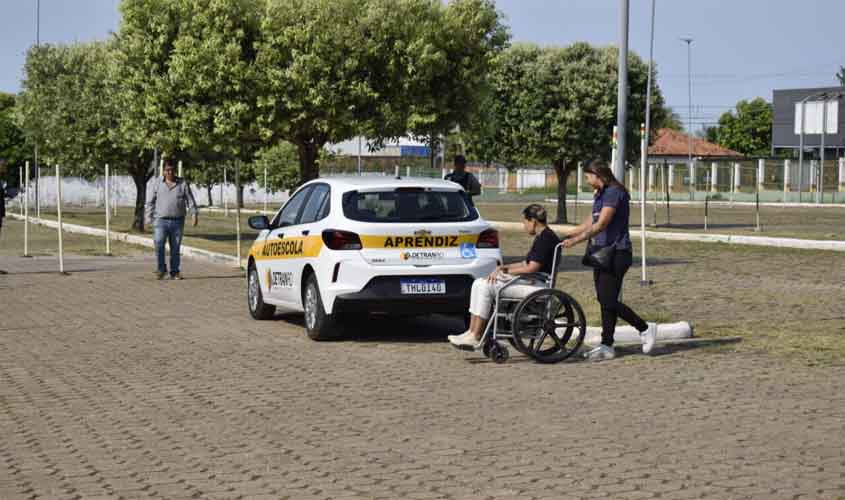 Superação e emoção marcam a conquista da CNH para duas candidatas com deficiência