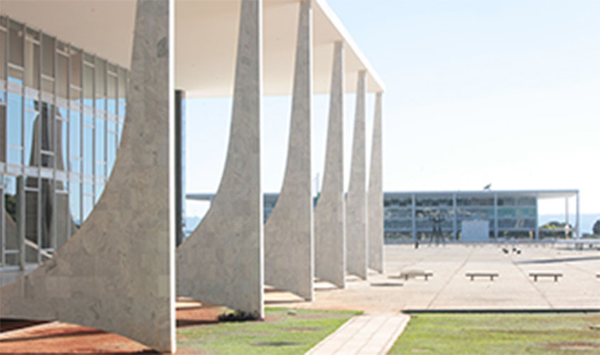 Dispositivos da Constituição de SC sobre independência funcional de delegado de polícia são inconstitucionais